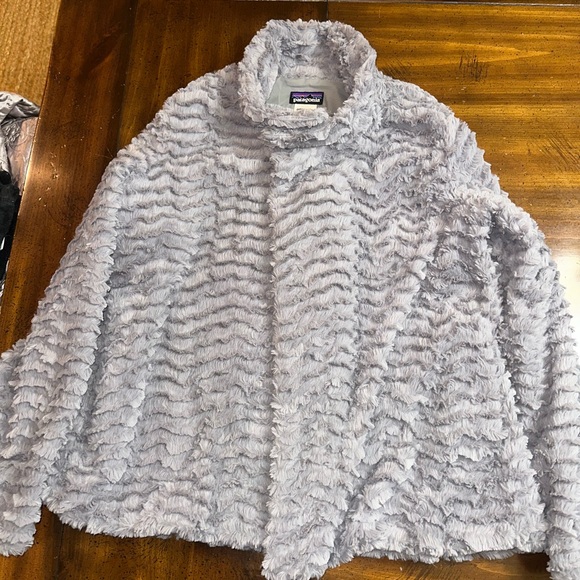 Patagonia Women's Textured Gray Teddy Jacket - Picture 1 of 5
